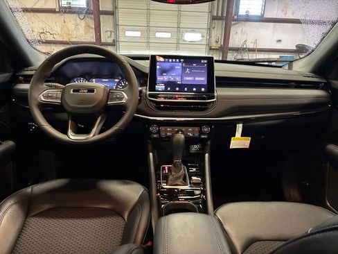 New 2025 Jeep Compass Latitude w/ Sun & Sound Group AWD/4WD image 13