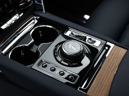 New 2026 Rolls-Royce Cullinan image 9