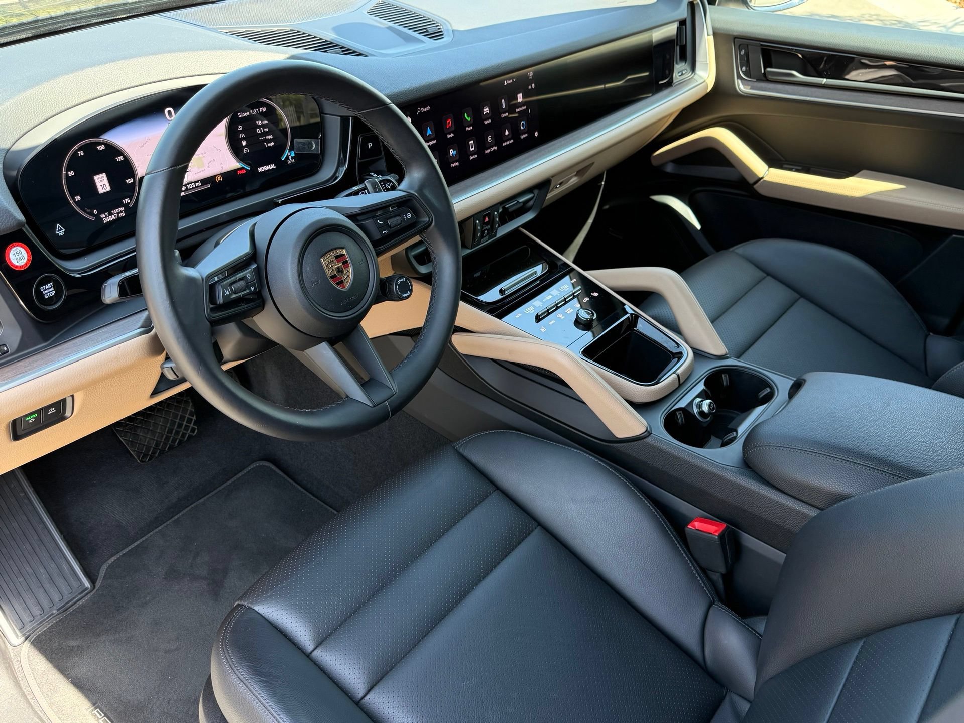 Certified 2024 Porsche Cayenne AWD/4WD image 4