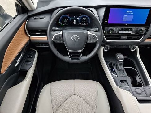 Used 2024 Toyota Grand Highlander Limited image 12