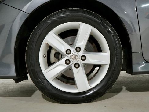 Used 2014 Toyota Camry SE image 29