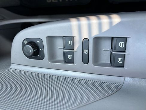 Used 2009 Volkswagen Jetta SE image 16