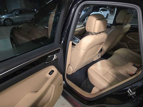 Used 2020 Porsche Macan S image 27