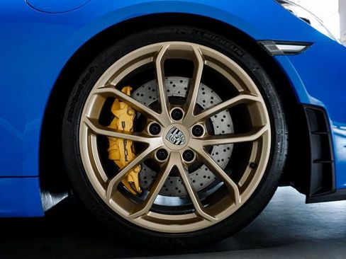 Used 2023 Porsche 718 Boxster Spyder RWD image 39