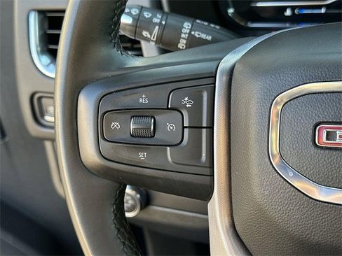 Used 2024 GMC Yukon SLT image 35