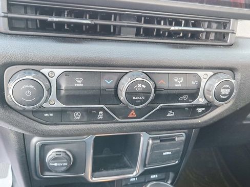 Used 2024 Jeep Gladiator Sport image 31