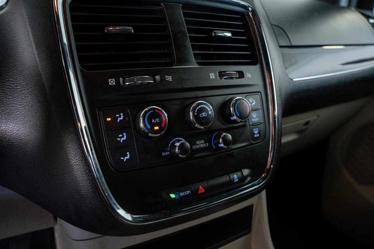 Used 2019 Dodge Grand Caravan SXT FWD image 21