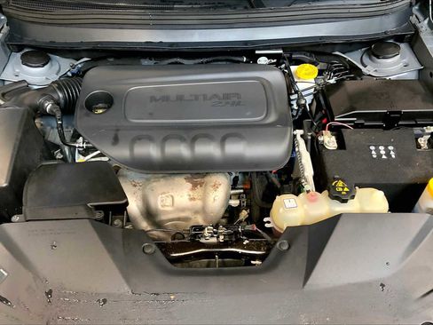 Used 2019 Jeep Cherokee Latitude Plus w/ Cold Weather Group image 29