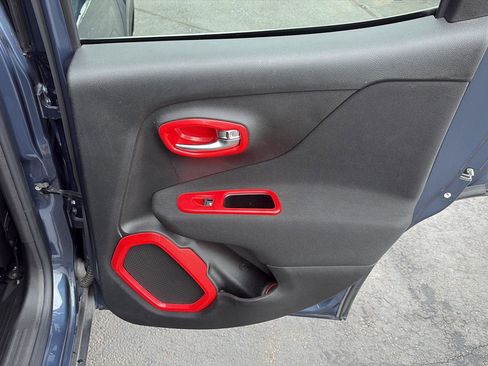 Used 2021 Jeep Renegade Latitude image 27