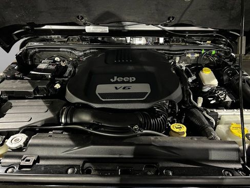 Used 2018 Jeep Wrangler Unlimited Sahara image 35