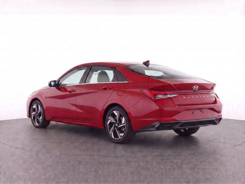 Used 2021 Hyundai Elantra Limited FWD image 3