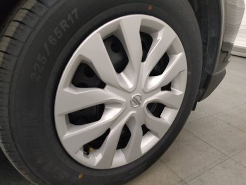 Used 2020 Nissan Rogue S FWD image 31