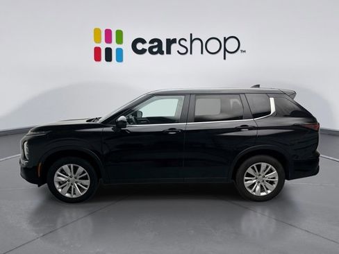 Used 2025 Mitsubishi Outlander ES image 2