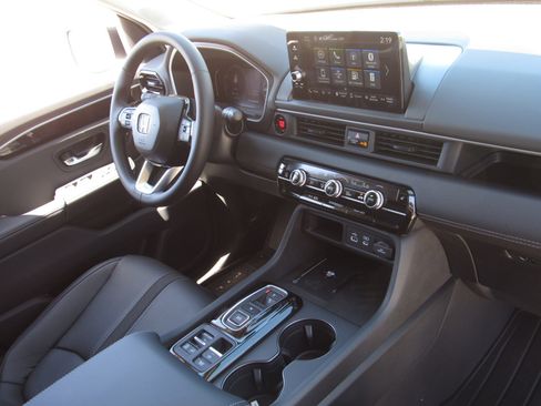 New 2025 Honda Pilot EX-L image 7