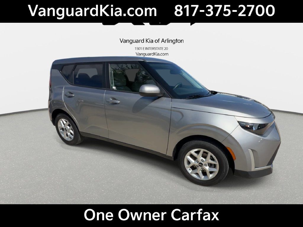 Certified 2025 Kia Soul LX w/ LX Technology Package FWD image 2