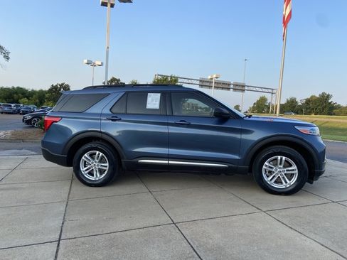 Used 2020 Ford Explorer XLT w/ Equipment Group 202A AWD/4WD image 13