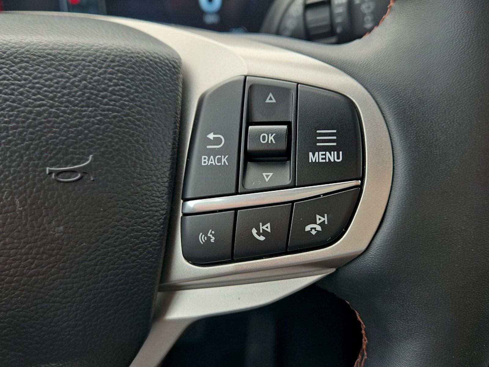 Used 2025 Ford Explorer Active w/ Active Comfort Package AWD/4WD image 14