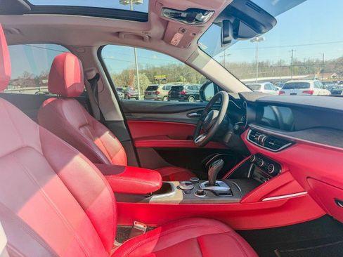 Used 2021 Alfa Romeo Stelvio Ti w/ Nero Edizione image 17