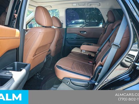 Used 2025 Nissan Pathfinder Platinum w/ Cargo Package FWD image 18