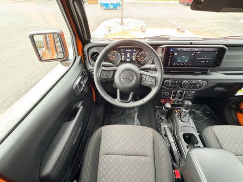 New 2025 Jeep Gladiator Mojave w/ Convenience Group image 16