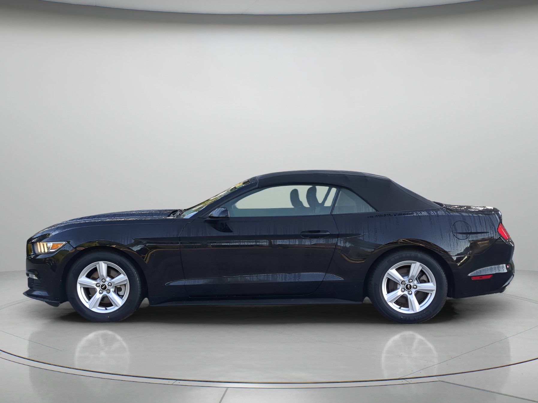 Used 2016 Ford Mustang Convertible RWD image 43
