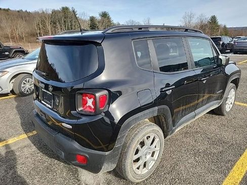 Used 2022 Jeep Renegade Latitude image 2