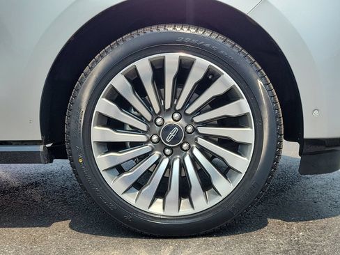 Used 2019 Lincoln Navigator Reserve AWD/4WD image 9