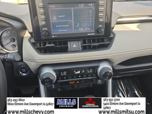 Used 2020 Toyota RAV4 XLE AWD/4WD image 11