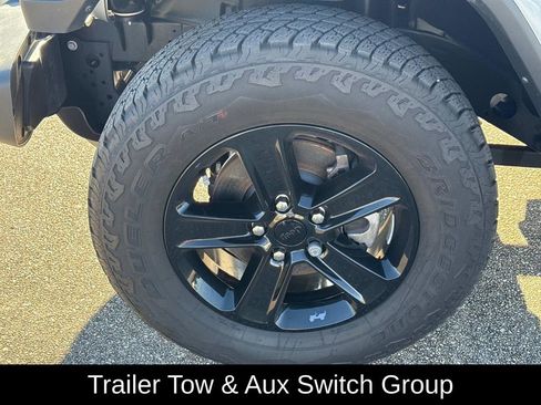 Used 2023 Jeep Wrangler Unlimited Sahara AWD/4WD image 5