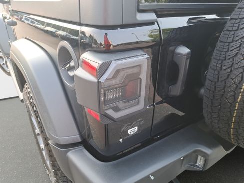 Used 2025 Jeep Wrangler Sport AWD/4WD image 30