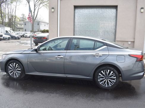 Used 2025 Nissan Altima 2.5 SV FWD image 8