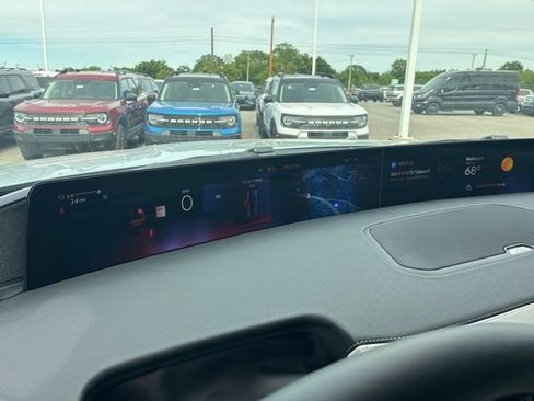 New 2026 Lincoln Navigator Reserve AWD/4WD image 13