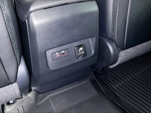 Certified 2024 Nissan Frontier SL w/ Technology Package RWD image 34