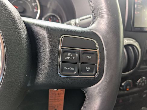 Used 2014 Jeep Wrangler Unlimited Sahara w/ Connectivity Group AWD/4WD image 20