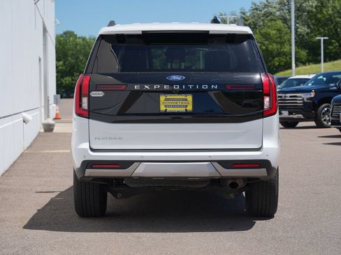 Used 2025 Ford Expedition Platinum AWD/4WD image 4