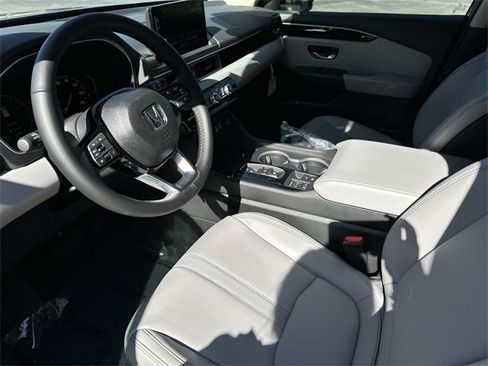 New 2025 Honda Pilot Touring image 23