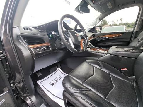 Used 2018 Cadillac Escalade Luxury image 10