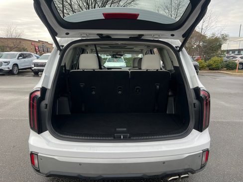 Used 2023 Kia Telluride EX w/ EX Captain's Chair Package image 15