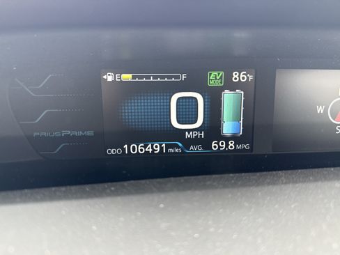 Used 2017 Toyota Prius Prime Advanced w/ Carpet Mat Package FWD image 5