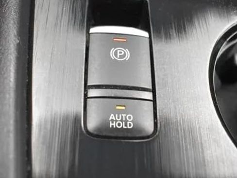 Used 2024 Nissan Rogue SV FWD image 34