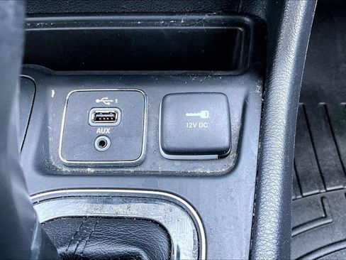 Used 2019 Jeep Cherokee Limited AWD/4WD image 25