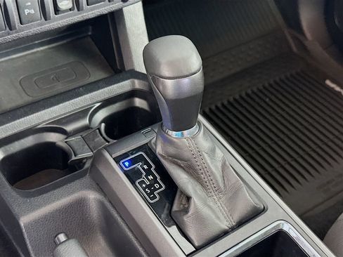 Used 2017 Toyota Tacoma TRD Off-Road AWD/4WD image 17