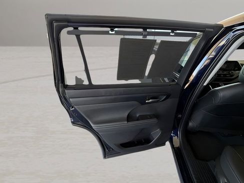 Used 2023 Toyota Highlander XLE image 23
