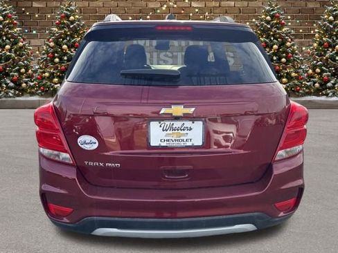 Used 2022 Chevrolet Trax LT w/ LT Convenience Package image 4