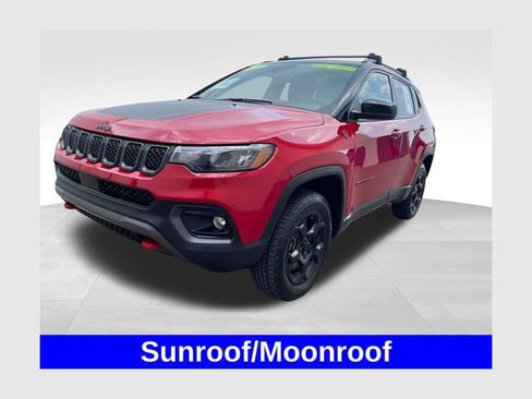 Used 2023 Jeep Compass Trailhawk w/ Sun and Sound Group AWD/4WD image 1