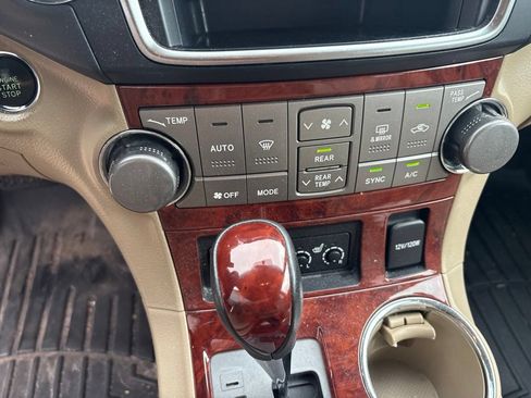 Used 2013 Toyota Highlander Limited AWD/4WD image 17