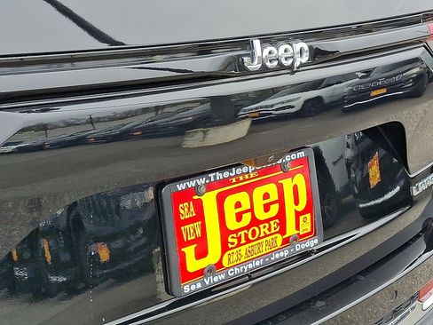 Certified 2023 Jeep Grand Cherokee Laredo w/ Luxury Tech Group I image 31