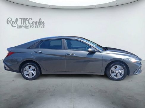 Used 2024 Hyundai Elantra SE FWD image 6
