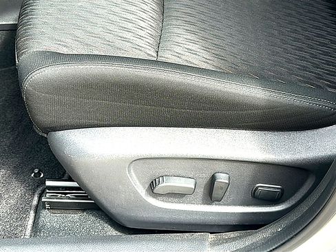 Used 2020 Nissan Rogue SV FWD image 8