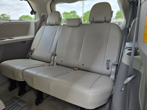 Used 2013 Toyota Sienna XLE FWD image 54